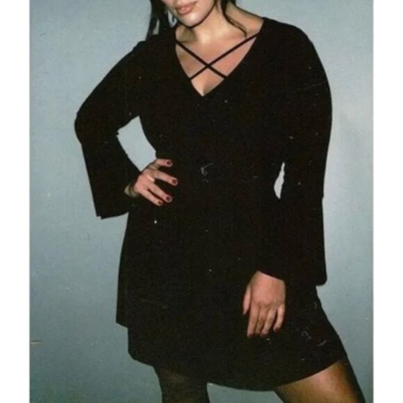 Size 14‎ BLACK CRISS-CROSS BELL SLEEVE SKATER DRESS Day/Evening All-Season Party - Picture 6 of 8